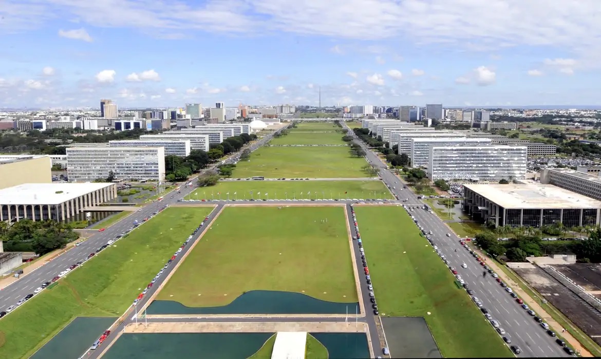 Participação da mulher no funcionalismo público federal sobe para 45%